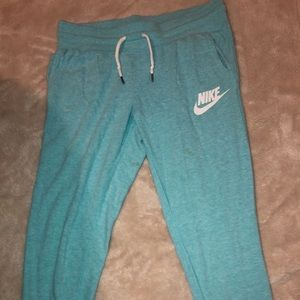 Nike cropped women’s joggers
